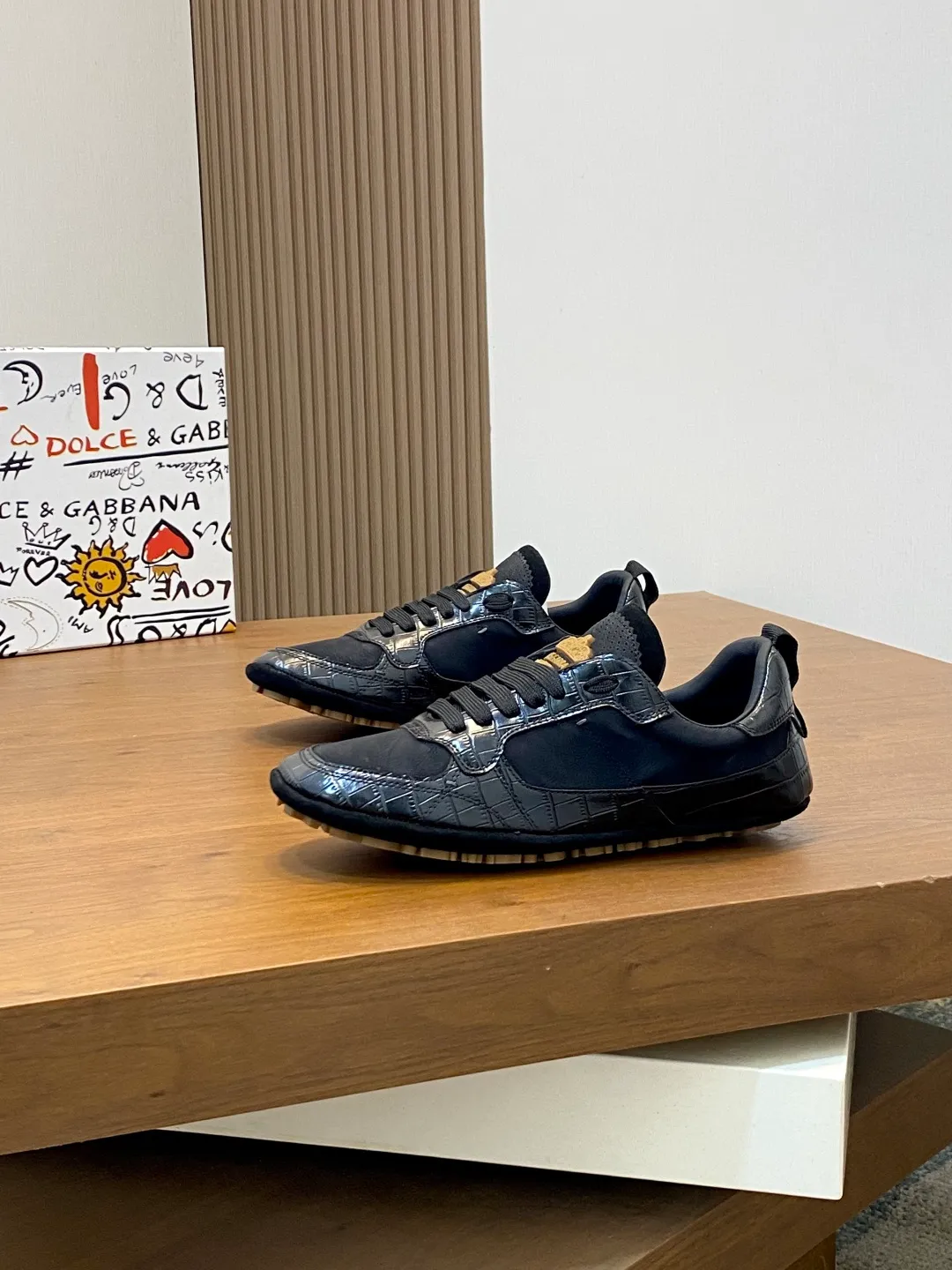 Men's shoes 💰580 2025👉D&G calfskin logo men's casual shoes. As a symbol of exquisite craftsmanship and exquisite details, it is newly embellished with the electroplated DG logo, and high-frequency technology creates a three-dimensional silhouette. Imported cowhide upper + cowhide lining + original rubber outsole 😎😎😎, hand-sewing technology, a must-have item for summer ✈️✈️✈️ Size: 39-44 (38.45 46 customized)